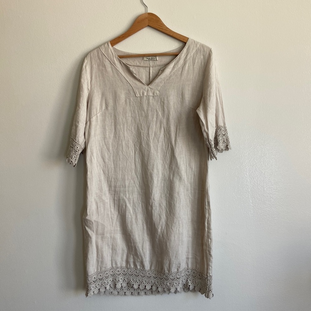 Linen dress with lace trim